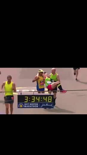 Such great sportsmanship #fyp #goodhumanity #sportsmanship #running #kindness #sports #love #viral