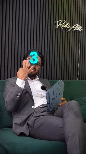 65 reactions | Ik krijg deze vraag zo vaak: “Hoe betaal je minder belasting als ondernemer?” 1. Speel slim met je loon en dividend 2. Gebruik een lijfrente om je winst te verlagen 3. Registreer elke kilometer, zakelijk en prive En geloof me, er zijn nog veel meer optimalisaties… Maar jouw boekhouder? Die gaat je dat niet vertellen. | Rabi Adli | Facebook