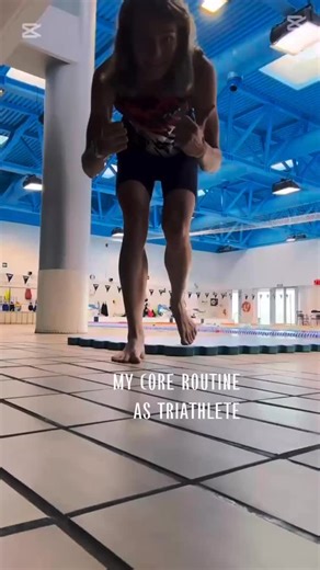 Jeśli chcesz biegać szybciej ten film jest koniecznie dla Ciebie! Czyli kolejny core routine, który wykonuje systematycznie w okresie startowym 🙌 . Najlepszy efekt treningu osiąga się przy wykonywaniu ćwiczeń 2 razy w tygodniu oraz kiedy obserwujesz się mój profil. Może również pomóc wykonywanie ćwiczeń z piłką 2-3 kg oraz skomentowanie materiału komentarzem „fajne ćwiczenia” 💪🏽 Jeśli wykonasz po 15 powtórzeń każdego ćwiczenia to już będzie niemalże idealnie 👍🏽 . Dajcie znać jeśli macie jak