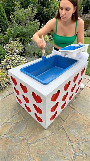 She transformed a cardboard box into a gorgeous concrete fountain 😮