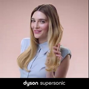 Du träumst auch von seidigen, gesunden Haaren - ohne viel Aufwand? Entdecke unseren neuen Aufsatz für den Dyson Supersonic™ Haartrockner zur Bändigung fliegender Haare. Durch den Coanda-Effekt werden fliegende Haare in einem Durchgang gebändigt. Ohne extreme Hitze. Entwickelt für verschiedene Haartypen. | Dyson