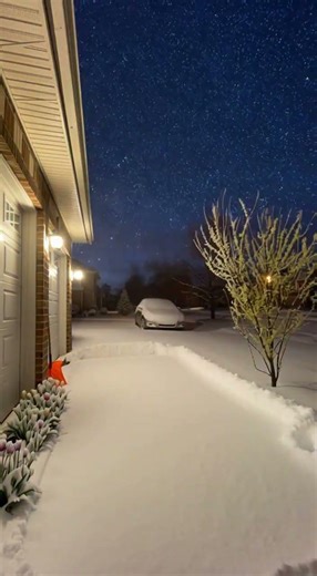 When global warming got all seasons messed up! #funny #snow #shorts #viral #trending #relatable