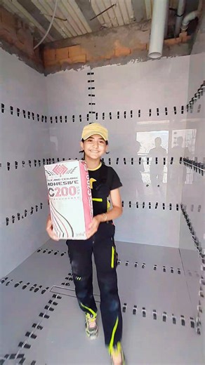 Ali Ahmadi on Instagram‎: "#دختر_کاشیکار #پدر_دختری✌️ #چسب_c200 #دایان_تجارت چسب کاشی،c200 محصولی از دایان تجارت، برای کسب اطلاعات بیشتر به پیج رسمی دایان تجارت مراجعه کنید.@dayantejarat.co @dayantejarat.co @dayantejarat.co"‎