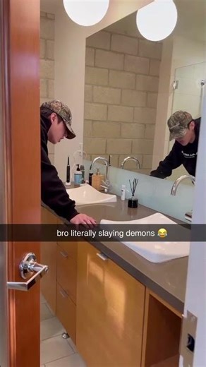 IS NOTHING SACRED ANYMORE 😭 my toilet time…