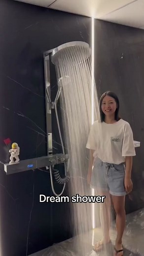 I needs. #shower #lifehacks #amazing #shoutoutot (via thehomeproduct/IG)