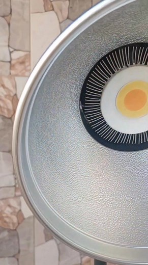 4 comments |  Lampe LED KY-BK0811 — 150W La lumière qui donne un...