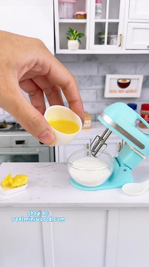 Tiny Baking Time with Miniature Piscina Pan