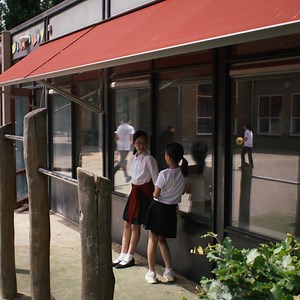 Kids see the world with imagination. Open their confidence with MiYOSMART for progressive myopia. | HOYA LENS INDIA