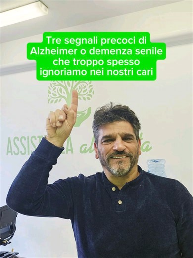 3 segnali precoci di Alzheimer o demenza senile che troppo spesso ignoriamo nei nostri cari ⚠️👇 1️⃣ Non è solo dimenticanza normale. Se tuo padre o tua madre dimentica conversazioni recenti, appuntamenti importanti, o ripete le stesse domande più volte al giorno... fai attenzione. Non è “l’età”. Può essere qualcosa di più. 💭🚨 2️⃣ Disorientamento nel tempo e nello spazio. Si perde in luoghi familiari, non ricorda che giorno è, confonde passato e presente. Questi sono segnali da non sottovaluta