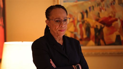 Chicago Med's S. Epatha Merkerson Talks What's 'Important' About Goodwin Turning To Dr. Charles For Help In New Episode