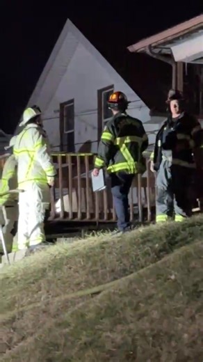 We are on scene in the 900 block of East 6th Street Davenport for a partial building collapse involving a vacant structure. We’re gathering details — please avoid the area. | Quad City Fire Wire