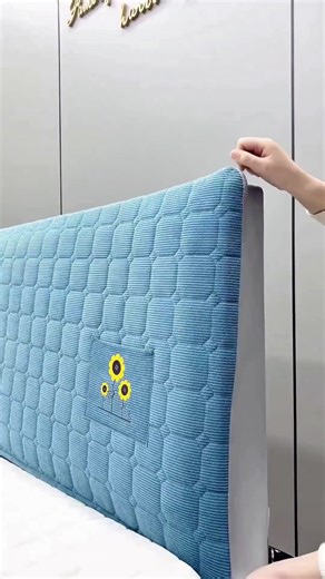 🛏️ Bedroom shine in seconds - our luxury headboard cover! ✨Annoyed by a worn out headboard spoiling your bedroom? This cover instantly transforms it into a luxury hotel look - no tools, no effort! ✅ SUPER STRETCHY FABRIC - Fits almost all headboard sizes like a second skin ✅ Soft Velvet Padding - Flatters the skin and adds instant comfort ✅ Easy to put on - Ready in 60 seconds, no complicated steps ✅ Machine Washable - Just keep it clean, style stays fresh for a long time Perfect for rental apa