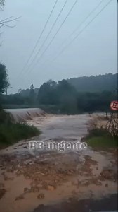 Interior de Pato Branco desvio que dá acesso a maior pela brasmec não está passando devido a cheia do Rio Pato Branco Imagens via ivor Luiz Bonato | PBUrgente Sudoeste