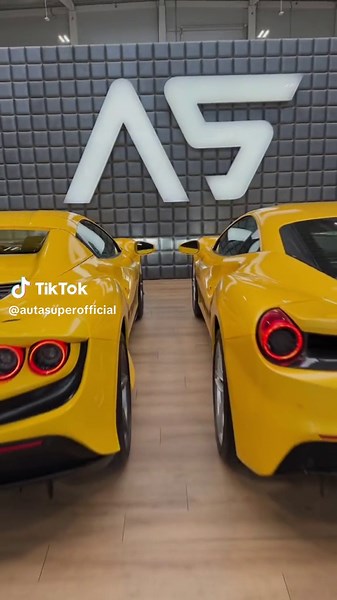 Nepřehlédněte naší nabídku vozů Ferrari na www.autasuper.com #ferrari #autasuper #zijtesvesny