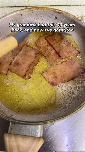 How to Use a Bacon Grease Container for Cooking