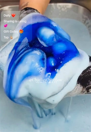 Laundry 🧺 🫧😮‍💨💙🫧🩵 #charliesoverflow #fyp #asmr #livehighlight #cleantok