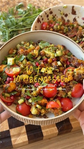 CHOPPED SALAD WITH CRISPY QUINOA & HOT HONEY HALLOUMI 🥗