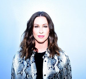 Die siebenmal mit dem Grammy ausgezeichnete Sängerin Alanis Morissette tritt in Budapest auf - DailyNewsHungary