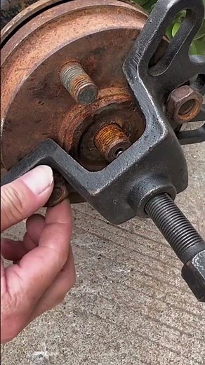 How to Remove a Rusted Car Wheel Hub Easily Using a Puller