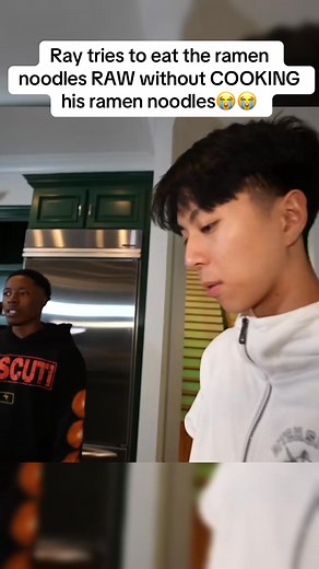 Ray tries to eat the ramen noodles RAW without COOKING his ramen noodles😭😭 #rayasianboy #rayasianboyclips | Rayasianboy
