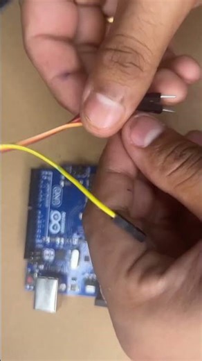 Building a smart Rain wiper with Arduino and Sensor #shorts