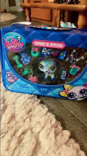 Opening up ￼my new little pet shops part one ￼⭐️