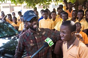 Bisa Kdei celebrates birthday with deaf and blind students