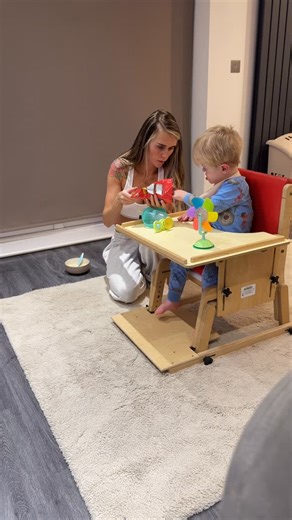 Talia Mia OATWAY ♥️ on Instagram: "A little bit of reality for you ❤️ Oakley’s condition for all you new followers.. he has Apert syndrome, autism non verbal, hydrocephalus (he has a shunt), cleft pallet, home ventilation due to 2 types of sleep apnea, oxygen when he’s unwell, NPa (stent in his nose to be able to breath), peg fed when unwell and for meds, CVS (sickness condition), oakley wears hearing aids and he also took a massive fall last year due to meningitis and has part of his brain whic