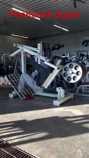 Pendulum Squat It mainly trains the thighs, hips, and glutes. With a stable pendulum trajectory, it's safe and effective for leg and buttock training. Suitable for gym and home use. If you need it, please contact me.