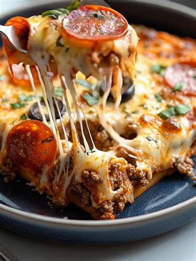 6.4K views · 13 reactions | Keto Pizza Casserole Keto Pizza Casserole Recipe is a delicious and satisfying dish that brings the flavors of pizza into a hearty casserole form. Perfect for those following a ketogenic diet, this recipe is low in carbs but high in flavor. Ingredients 1 pound ground beef 1 pound Italian sausage 1 small onion, diced 1 bell pepper, diced 2 cloves garlic, minced Full Recipe in First comment Enjoy ❤️  | Olivia Recipes | Facebook