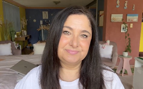 Radiant at Any Age: Effortless Natural Makeup for 40+