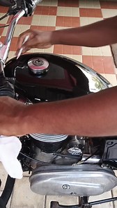 Royal Enfield Tank Pinstriping at Mavelikara, near to Police Station (Painter- Gopan.) Timings 10 am to 5pm. | Kerala Old Bullet Sale