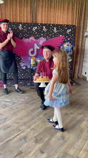 Конечно это был спланированный постановочный номер от наших актеров👌 и настоящий торт тоже был