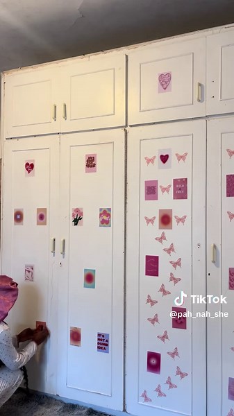 Decorate Your Room with Pink and White Themes