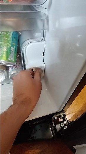 How to change a water filter on a Samsung refrigerator and reset filter light. #diy #Samsung #fridge