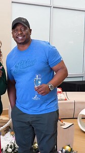 We want to say thank you to YOU for an amazing year! Tune in to Breakfast with Martin Bester this week from 06:00 – 09:00 on Jacaranda FM, and we could give you one of the amazing Takealot gifts under our Christmas tree 🎄 📻: 94.2 📱: Jacaranda FM App 💻: http://jacarandafm.com 📺: DStv 858/ OpenView 602 #BreakfastWithMartinBester Takealot | Jacaranda 94.2