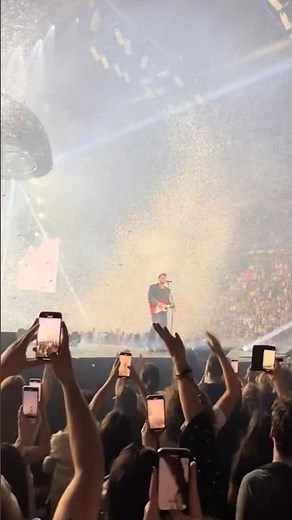 Questa non è Ibiza ma il Mediolanum Forum di Assago conquistato ieri dai #TheKolors 🤍🪩 #ITALODISCO