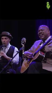 Jerron Paxton and Dennis Lichtman: "Just Cross The River From Queens" (live on eTown)