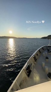 When you leave Bergen and the captain takes a detour because of the gorgeous weather ❤️ 📸: @wanderlustneverfades | Hurtigruten