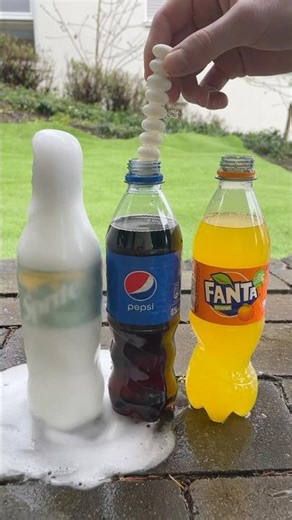 Coca Cola, Fanta, Sprite und Mentos | Experiment #Shorts