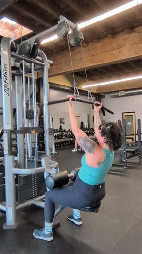 Reverse Grip Lat Pulldown