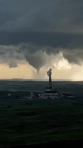 696K views · 11K reactions | End of June. Still out here chasing tornadoes. Center, North Dakota June 27, 2025 | Jason Weingart | Facebook