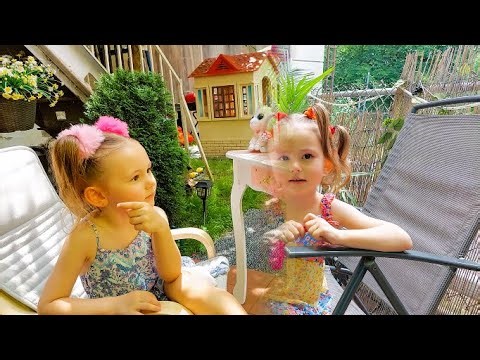 Make up for kids . Emma and Didi make up using a brand new make-up set.