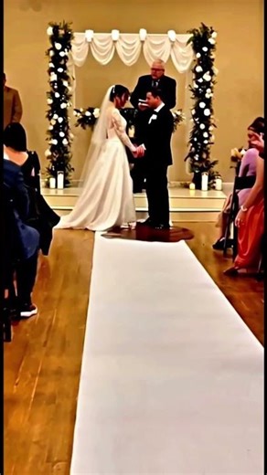 Bride’s dress failed and the whole wedding went into panic mode