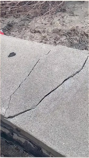 Polymer Modified Bitumen Waterproof Coating: Achieve Seamless Waterproofing!#Waterproofcoating#Waterproofexpert#Waterproofing#roofconstruction#buildingmaterials