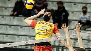 FLAVIO: The cool, calm & collected match MVP. The Brazilian middle blocker scored 1️⃣7️⃣ points last night in 3 sets 🤯 to help Vibo Valentia score a very important victory in the Italian #Superlega. 📺 Full match replay on www.volleyballworld.tv 🏐 #volleyball #volei | Volleyball World