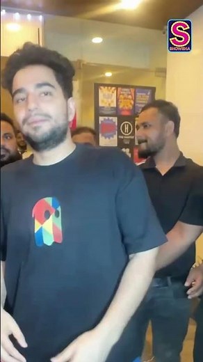 Stand-Up Comedian Samay Raina Gets Surrounded By His Fans, His India's Got Latent Gets Highest TRP