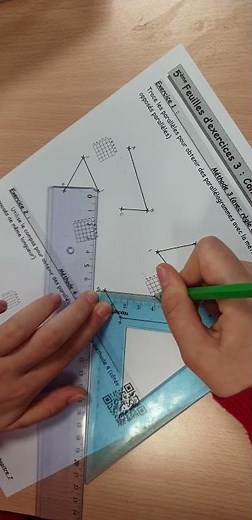 tracer un parallélogramme avec une équerre et une règle.