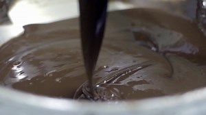 Want to see how our chocolates are made? At Lals, our chocolates are not just produced, they are handmade with love and crafted to perfection by our chocolatier Lal Majid. We love creating creative masterpieces, like this limited edition Dark chocolate bark. After all, our chocolates are really made from the heart ❤️ Video credits - Shoot Karlain Watch in HD | LALS