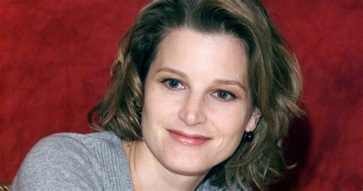 Bridget Fonda Eying a Return to Hollywood: ‘Her Heart Has Been Drawn Back to Acting’ (Exclusive) - Closer Weekly | Closer Weekly